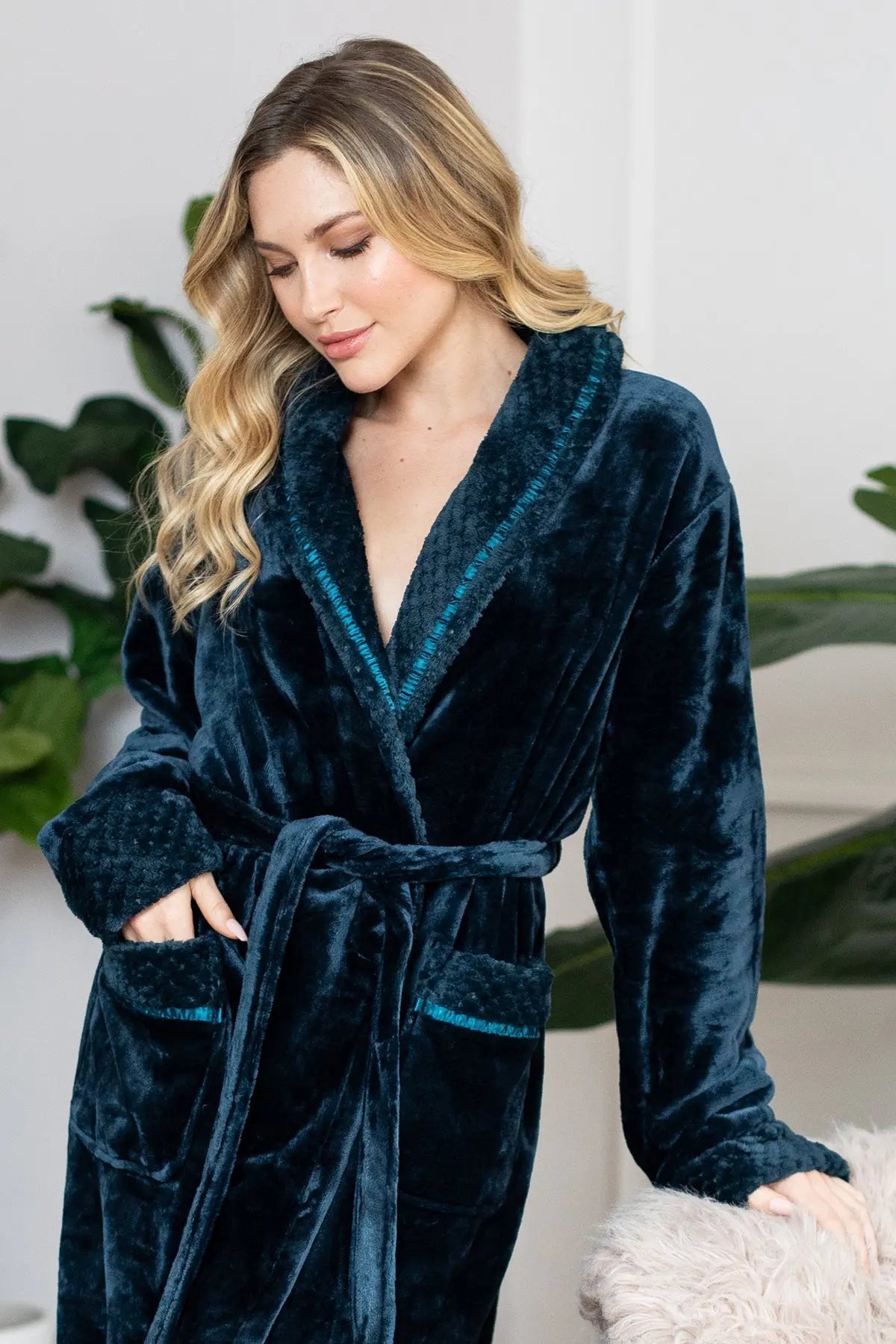 Women's Ultra Soft Plush Bathrobe - Insatiable Sensations